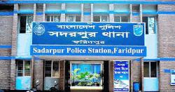 ফরিদপুরে পরকীয়ার অভিযোগে চুল কেটে দেওয়া হলো নারীর 