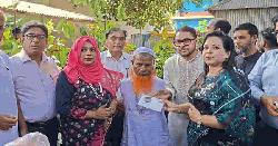 প্রধানমন্ত্রীর নির্দেশে হাতবিহীন অদম্য শিক্ষক দুখু মিয়ার পাশে জেলা প্রশাসন