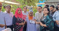 প্রধানমন্ত্রীর নির্দেশে শিক্ষক দুখু মিয়ার পাশে নরসিংদী জেলা প্রশাসন