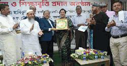 চট্টগ্রাম সমিতি-ঢাকার উদ্যোগে গুণীজন সংবর্ধনা ও শিক্ষাবৃত্তি প্রদান