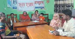 আসামির নাম বাদ দেওয়ায় নিহতের মায়ের সংবাদ সম্মেলন