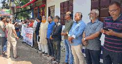 সাংবাদিক আলিফ হত্যার প্রতিবাদে ফুলবাড়ীয়ায় মানববন্ধন
