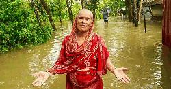 বাঁশখালীতে বন্যায় সর্বস্ব হারিয়ে দিশেহারা আশা খাতুন