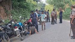 কক্সবাজারে সড়কে প্রকাশ্যে অস্ত্র হাতে ডাকাতি, ৫০-৬০ যানবাহনে লুটপাট