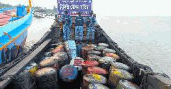 হাতিয়ায় ৯ হাজার ৫০০ লিটার পামওয়েল জব্দ