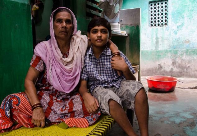 নাতি মোহাম্মদ জিজানের সঙ্গে সুলতানা বেগম। 